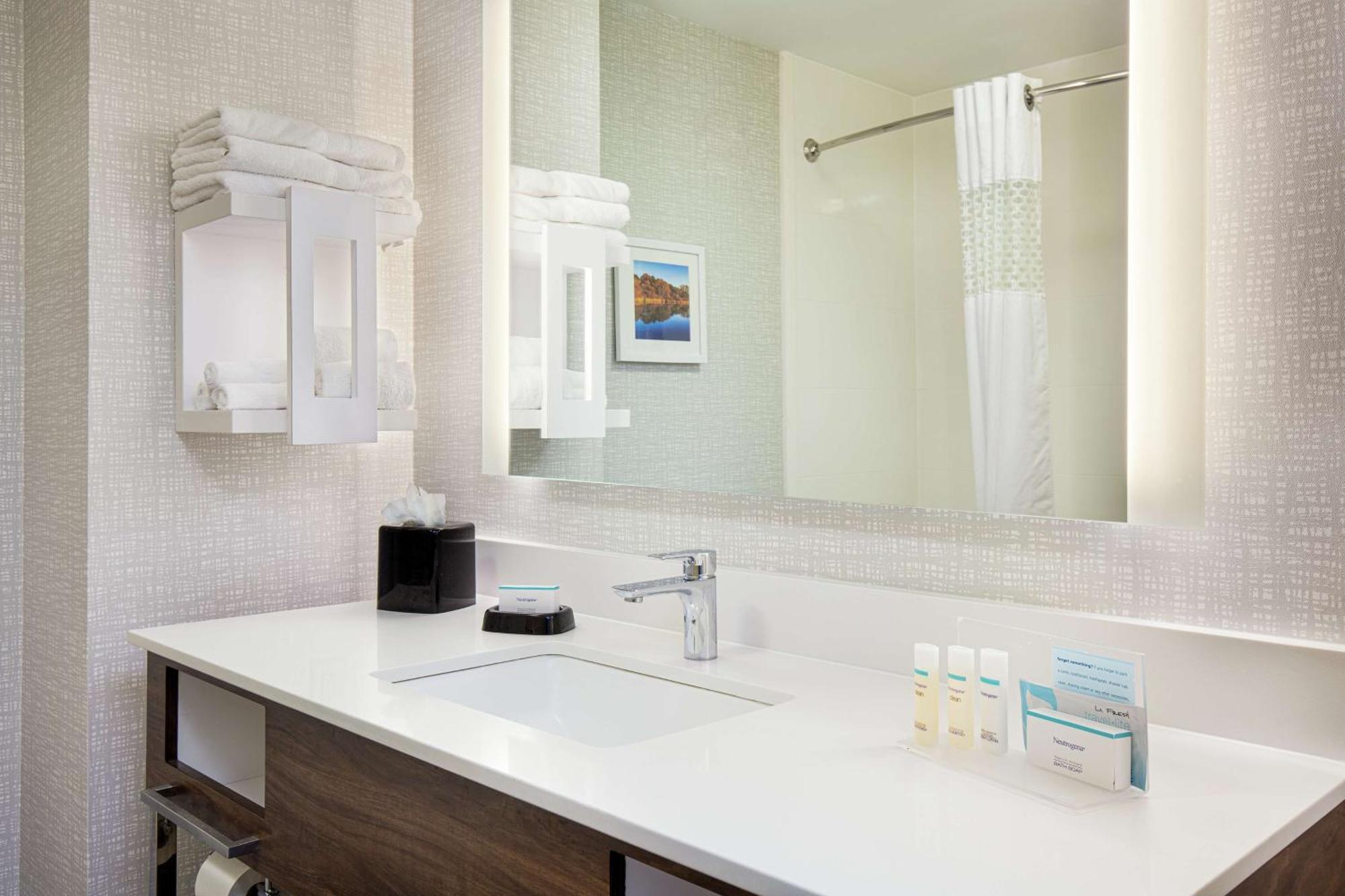 Newly Renovated Hampton Inn Omaha West Lakeside Zewnętrze zdjęcie